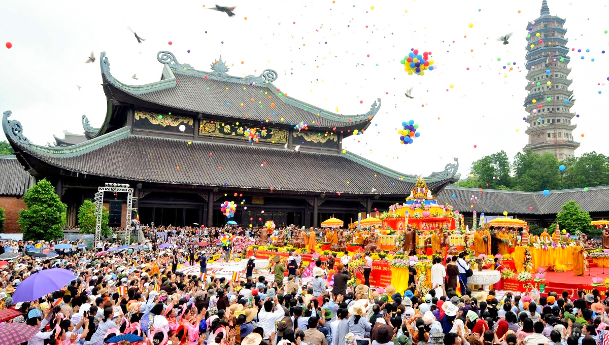 Tour Du lịch Lễ hội miền Bắc - Khám phá 10 tỉnh, thành phố Đồng Bằng Sông Hồng Việt Nam